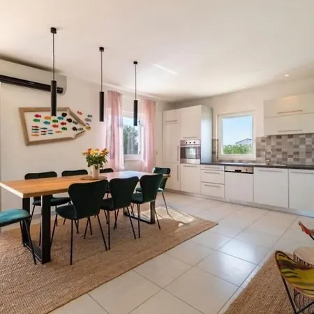 Fairyland 150qm Fuer 8pax Apartment *