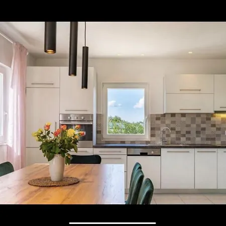 Fairyland 150qm Fuer 8pax Apartment *