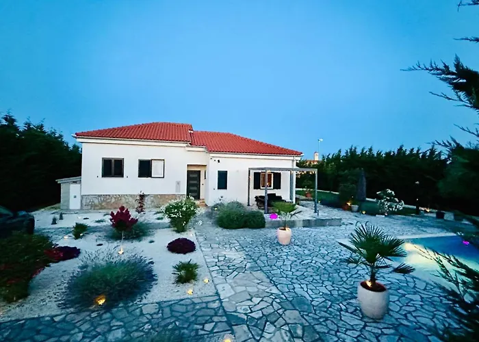 Lägenhet Fairyland 150qm Fuer 8pax Paljuv